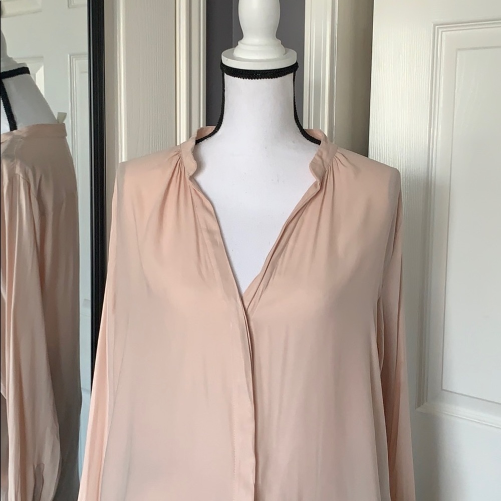 🍀2 for $25 H&M pale pink blouse - Picture 2 of 8